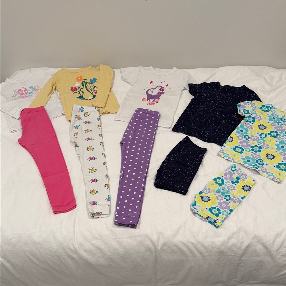 Assorted Girls’ 5T PJ sets
